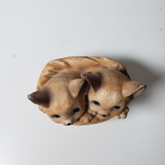Vintage Royal Crown Kittens In A Basket Figurine Beige Tan Retro Cat Collector - Picture 4 of 4